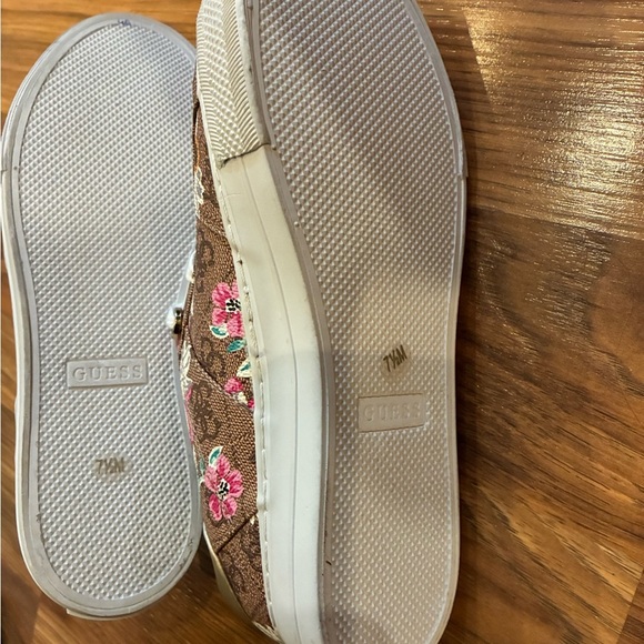 GUESS Women's Loven Sneaker Floral Size 7 1/2 M New without box - Picture 4 of 6